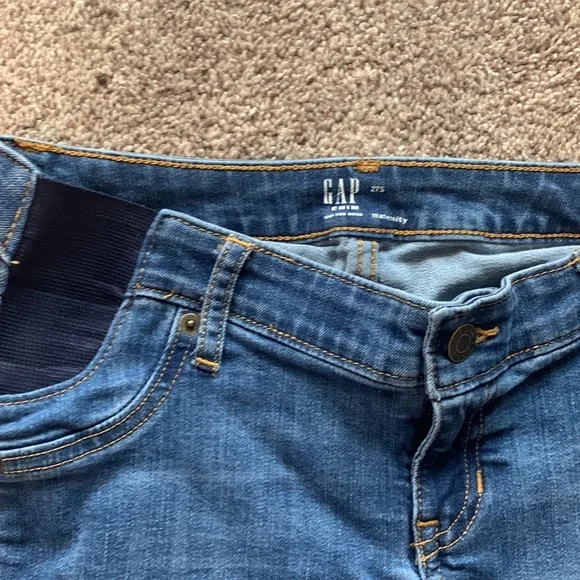 Inset panel short maternity jeans - Picture 2 of 3